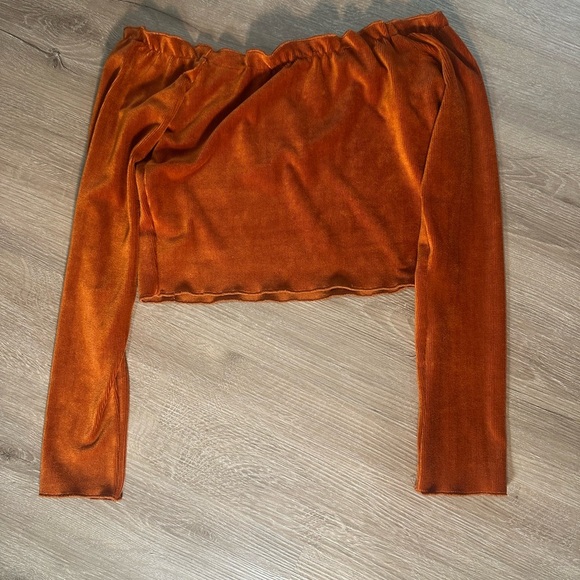 FAVLUX Orange Velvet Long Sleeve Crop Size M ❤️‍🔥 - Picture 4 of 4